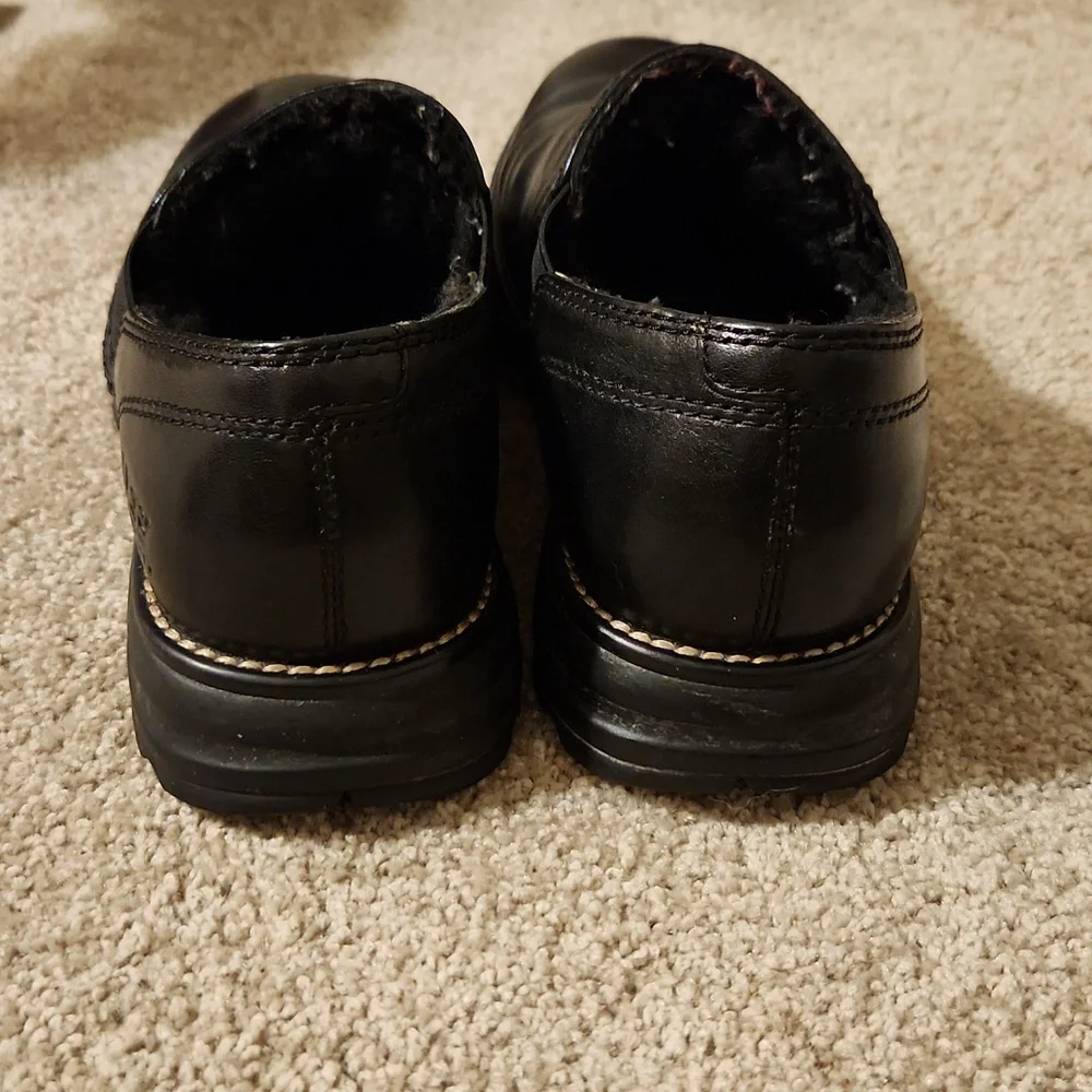 UGG Clogs Womens 7 Black Leather Slip On Sherpa Lined Chunky Soles Loafers - Picture 2 of 4